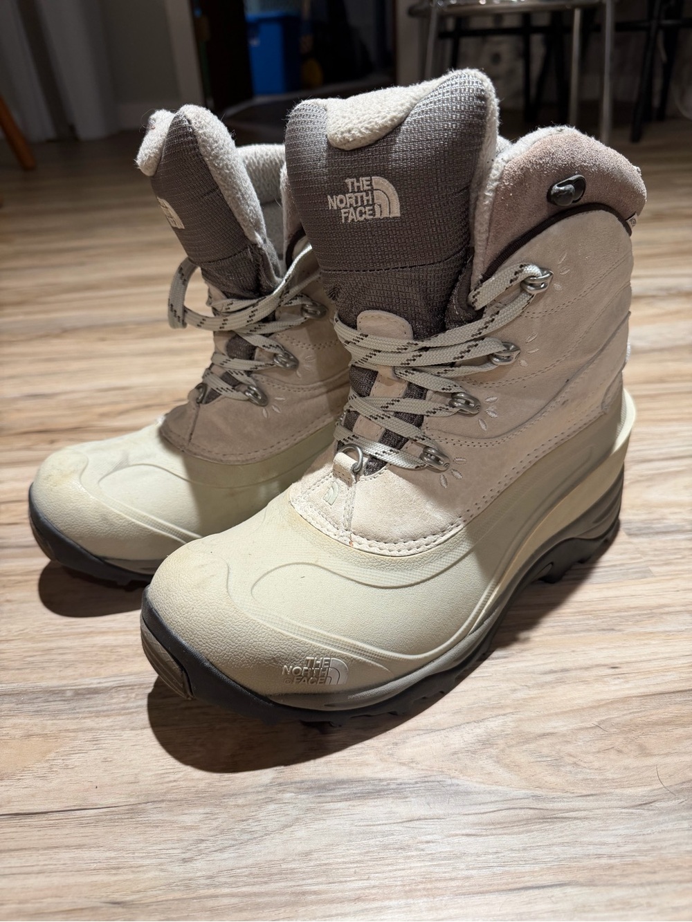 The North Face PrimaLoft Winter Snow Boots Beige Women’s 10